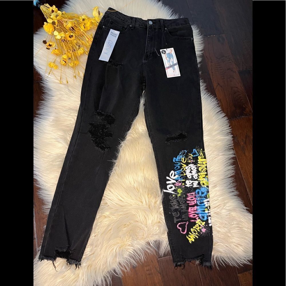 Tinseltown Hi rise The Mom Jean graffiti raw hem sz 11